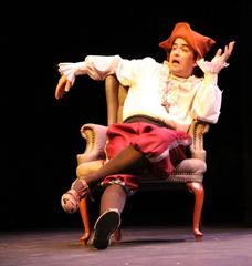 Stage actor performing in 2013 Cambalache Teatro