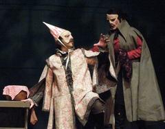 Actors performing La Escuela de Los Vicios on stage by 2014 Morfeo Teatro