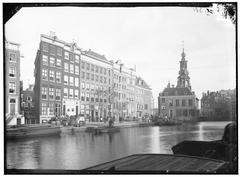 The Singel canal in Amsterdam with a view towards the Munttoren before the demolition of the Muntgebouw in 1884, showing the entrance of the Eerste Klooster and houses Singel 461-475