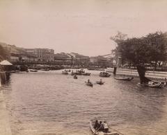 Cavenagh Bridge over Singapore River in historical photograph from late 19th century