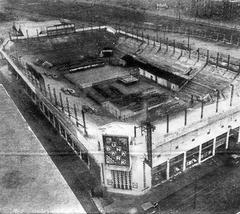 Luna Park stadium in the 1930s before the roof installation