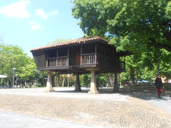 Traditional hórreo granary on the elevated Plaza Cabayero