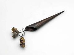 Offer holder with metallic shaking flowers