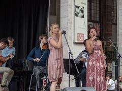 Anemona group members Anna Szandtner and Szofi Berki performing at an open-air production in front of the Örkény Theatre