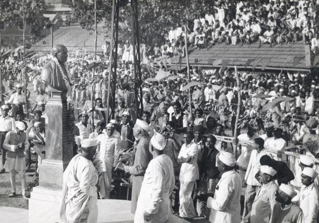 Jawaharlal Nehru visiting Gujarat Vidyapeeth in February 1949