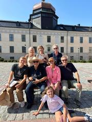 Group photo of descendants of Jacob and Fredrika Marcus with family and friends in front of Gustavianum, Upsala, Sweden
