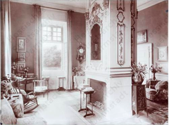 Cozy living room with a fireplace at Schloss Wolfsgarten