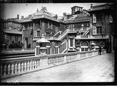 View of the Palais Royal in the 1922 visual from La Conférence de Gênes coverage