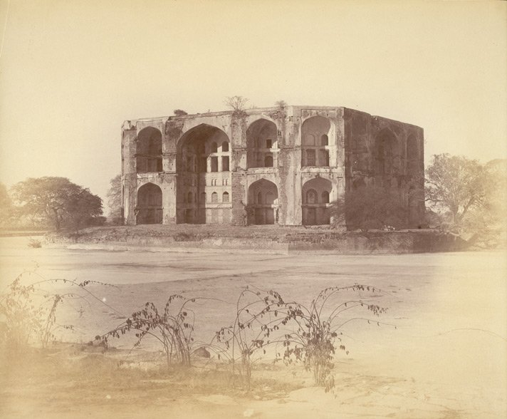 Historical view of Fariabagh garden in Ahmednagar, Maharashtra from the 1880s