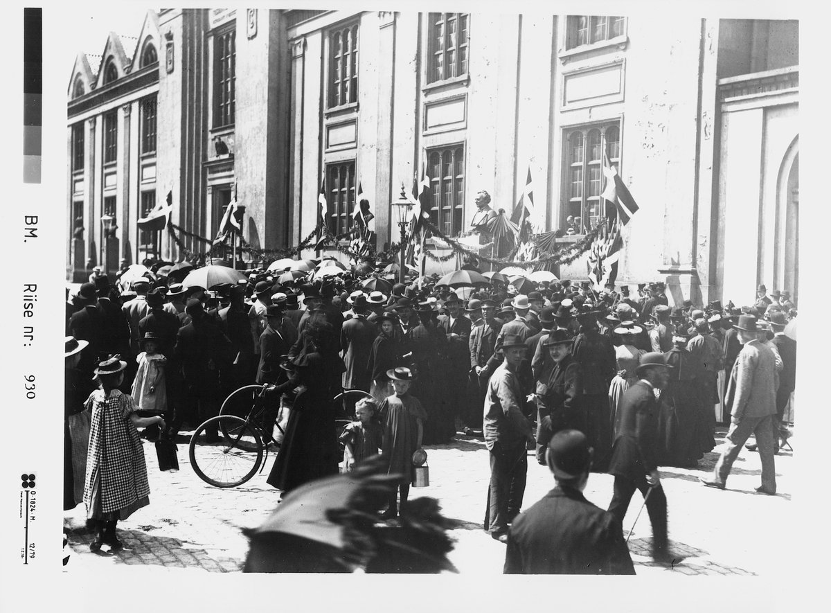 Unveiling of Steenstrup's monument at the University of Copenhagen