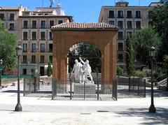 Monument to Daoiz and Velarde in Madrid's Plaza del 2 de Mayo with a vandalized statue of Velarde