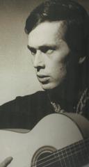 Paco de Lucía playing guitar in 1972
