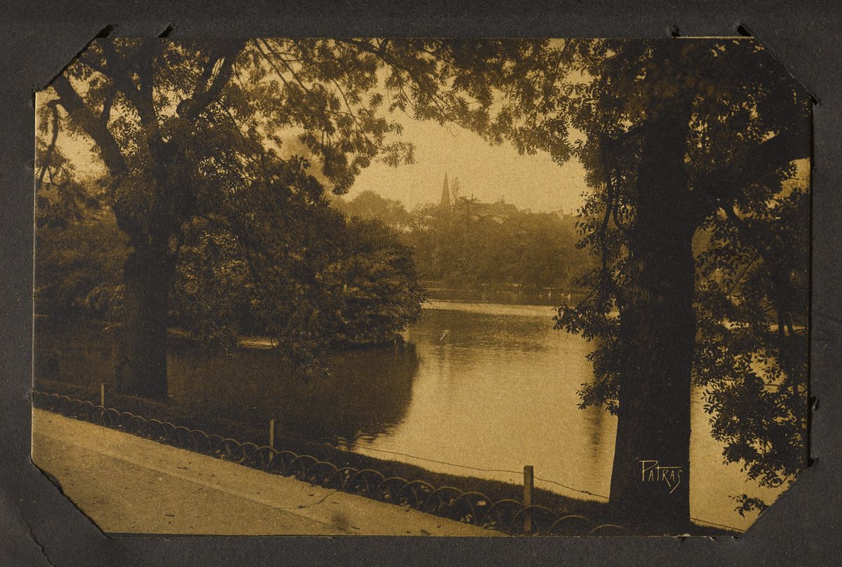Black and white phototypic image of Le Parc Montsouris in Paris from the 1920s to 1930s