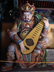 Statue of Dhṛtarāṣṭra at Beijing Shifang Pujue Temple