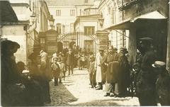 Residents of Vilnius city around 1915-1916 during World War I