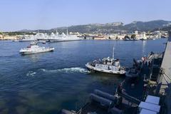USS Ross guided-missile destroyer arriving in Toulon with tugboat assistance