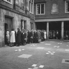 Black and white photo of educational event at Leiden University, September 1945