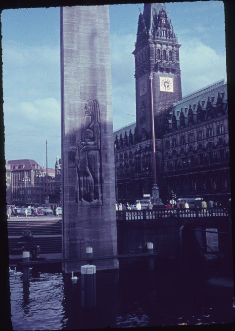 Ehrenmal von Barlach monument in front of Hamburg Rathaus historic building