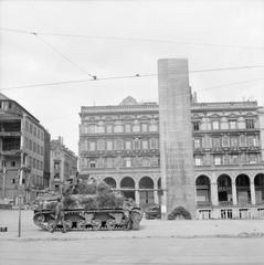 Hamburg war memorial with inscription honoring soldiers fallen in First World War, city hall in background