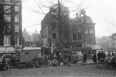 Demolition of building at corner Rembrandtsplein, one building completely torn down in black and white