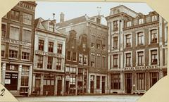 Old houses at the former Kippenhoek now Rembrandtplein in Amsterdam, mostly rebuilt, with Rembrandtplein 50-58 visible from Amstelstraat and Utrechtsestraat, including Hotel Rembrandt on the right