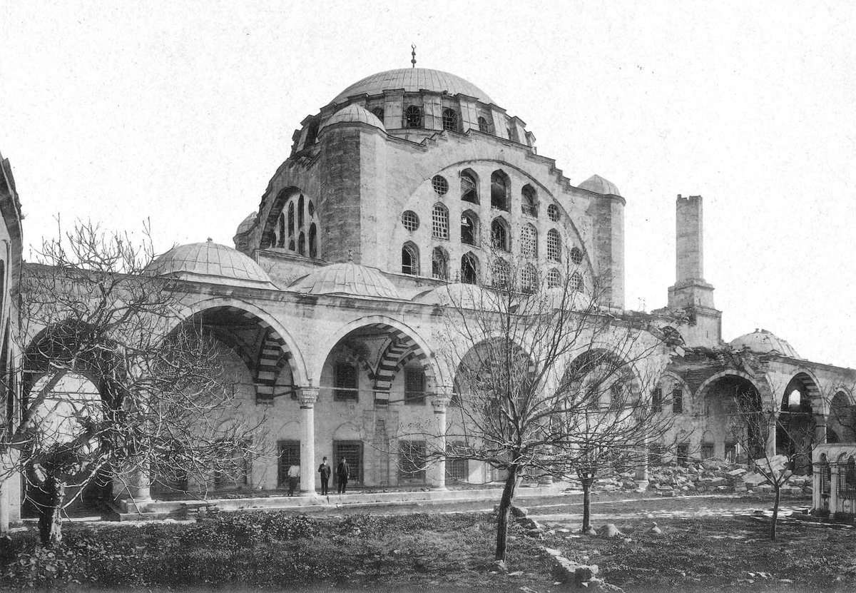 Mihrimah Sultan Mosque courtyard showing earthquake damage