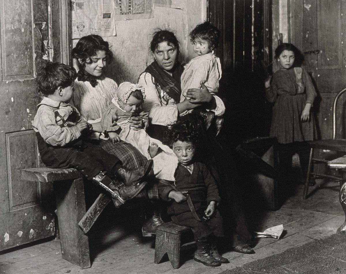 An Italian home near Hull House in Chicago, 1910, black and white photograph