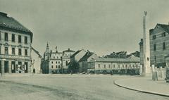Black and white postcard of Place de la Révolution in 1935