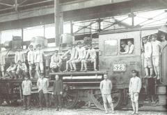 Students and teachers posing with steam locomotive No. 529 at the Taihoku Railway Depot in 1909