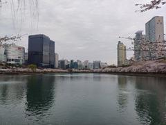 Seokchon Lake Park