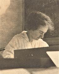 Portrait of Suzanne Ferrière, involved in International Prisoners-of-War Agency during War 1914-1918