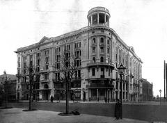 Facade of Bristol Hotel in Warsaw designed by architect Władysław Marconi