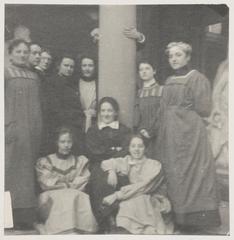 Ottilie W. Roederstein with her students at the Städel Art Institute around 1898