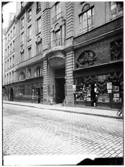 General street view of Hôtel de Beauvais in Paris