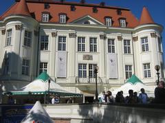 Zamek w Leśnicy castle hosting Festiwal Dobrego Piwa with outdoor tents and attendees