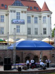Live music stage under Leśnica Castle during Festiwal Dobrego Piwa 2011