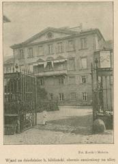 Entrance to the courtyard of the former Załuski Library building, now converted into a street