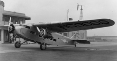 United Airlines plane parked at Swan Island Municipal Airport near the Willamette River