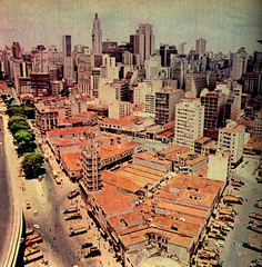 1971 photograph of São Paulo Municipal Market building with flags on top
