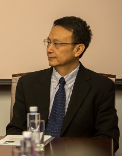 U.S. Army Chief of Staff Gen. Ray Odierno and Peking University Associate Dean Dr. Qingguo Jia talking with students and faculty at Peking University International Studies Beijing China Feb 2014