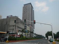 Kalaw Avenue and Rizal Park area in Ermita, Manila showing Luneta Hotel, Eton Baywalk Manila, Manila Bay along Roxas Boulevard, National Parks Development Committee, Manila Ocean Park, and Quirino Grandstand with the Elpidio Quirino Monument