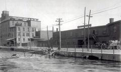 1914 accident at Cote-Saint-Paul Bridge over Lachine Canal