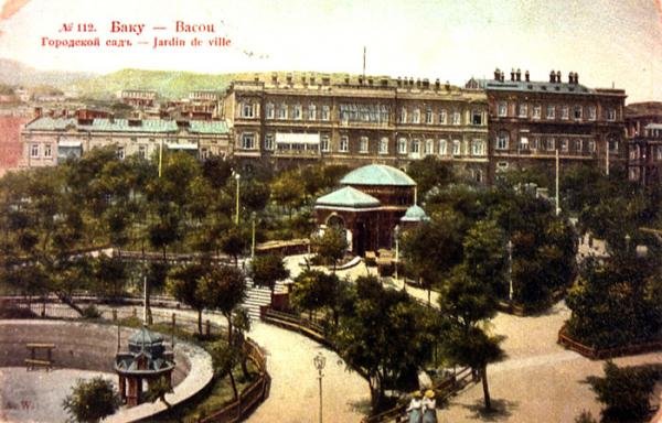 Governor's Park in Baku with green lawns and walking paths