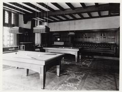 Building Industria billiard hall at Dam 23-31 in Amsterdam designed by architect Foeke Kuijpers in 1918