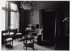 Industrial building Industria, women's room II designed by architect Foeke Kuijpers on Dam, photo by J. Merkelbach Atelier, 1918