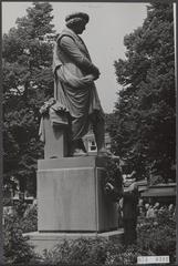 Black and white photo of a commemorative event marking the 100th anniversary of the Rembrandt statue in Amsterdam, dated May 27, 1952