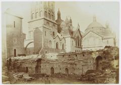 Elevation of the cloister wall on the side of Place de la Claustre in Périgueux with a boy in the foreground, demolition elements including a wheelbarrow and a man, and the cathedral in the background