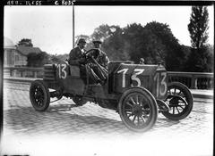 Victor Hémery racing a Fiat at Circuit de la Sarthe in 1911