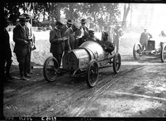 Start of the Bugatti race at Circuit de la Sarthe in 1911 with crowd and early racing cars