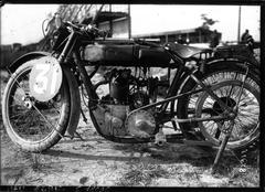 Vintage motorcycle engine at Circuit de la Sarthe in 1920